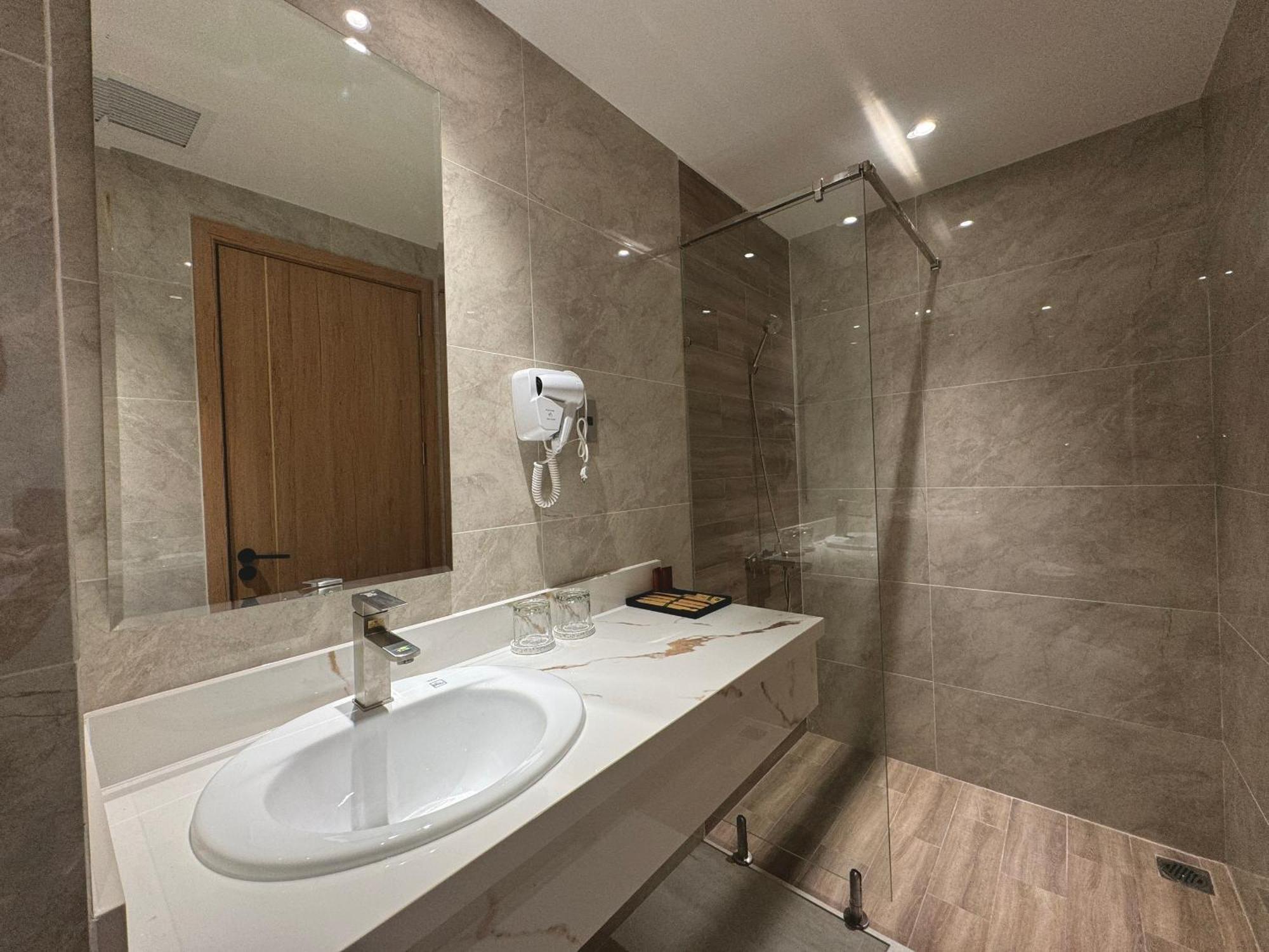 Tui Ba Gang Central Hotel دالات المظهر الخارجي الصورة